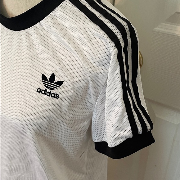 Adidas Women's White and Black Three Stripe Short Sleeve Netted Tee EUC - Picture 3 of 10
